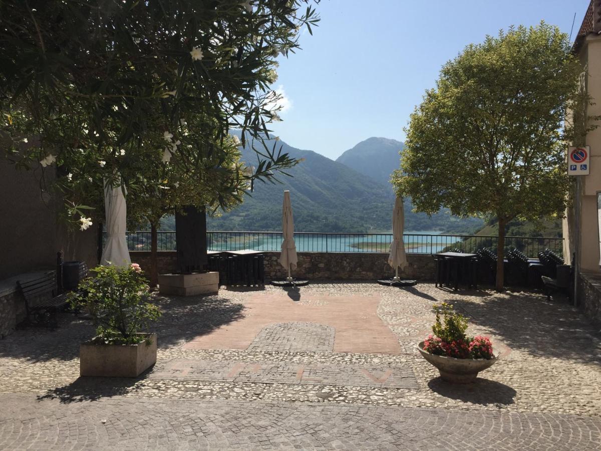 La Minicasa al Lago del Turano Castel di Tora Exterior foto