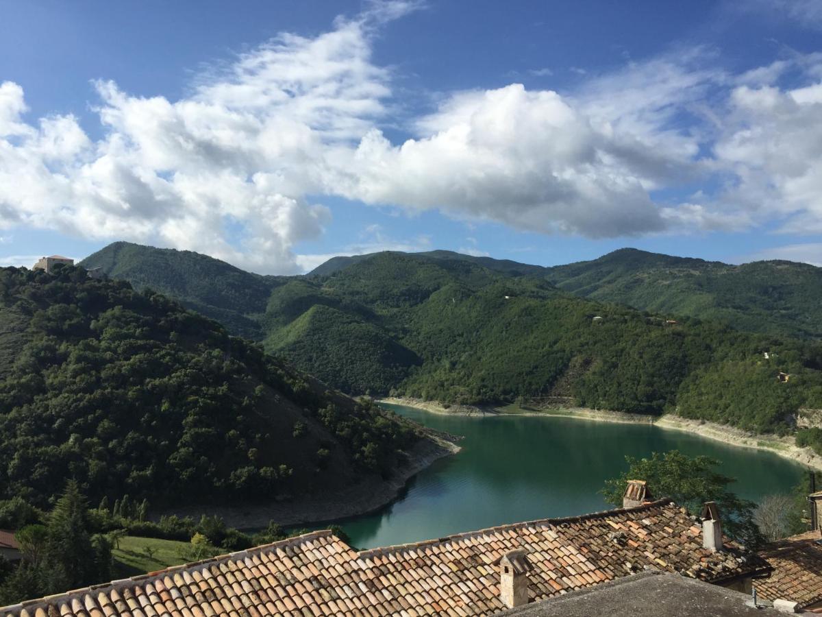 La Minicasa al Lago del Turano Castel di Tora Exterior foto